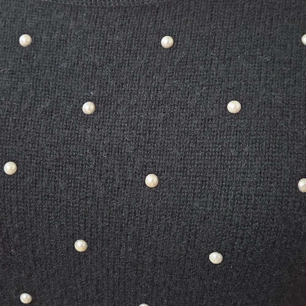 INCASHMERE SOFT BLACK SWEATER WITH FAUX PEARL EMBELLISHMENTS SMALL